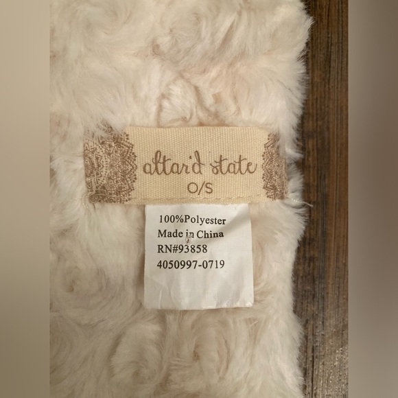 Altar’d State Infinity Scarf - Picture 2 of 4